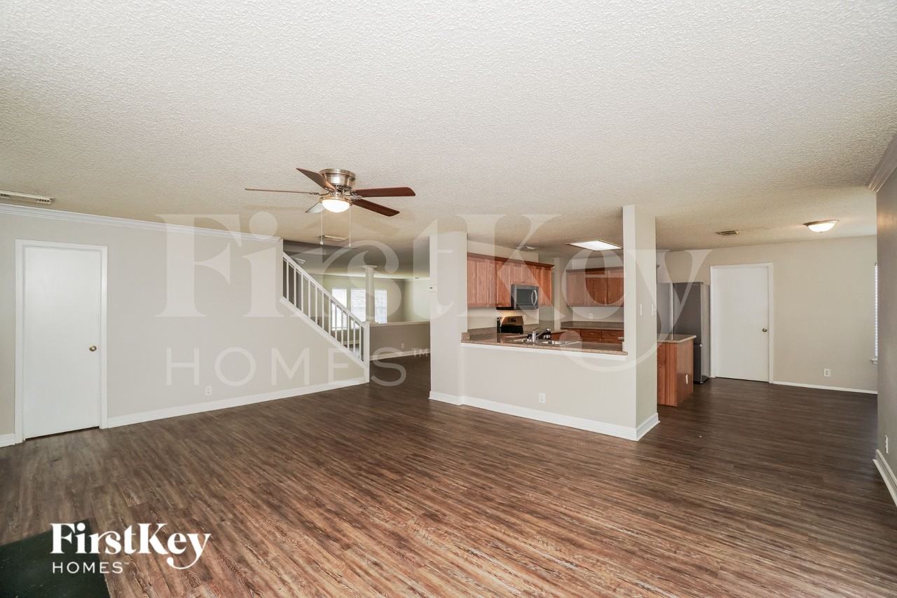 14219 N Hills Village Dr - Photo 5 of 19