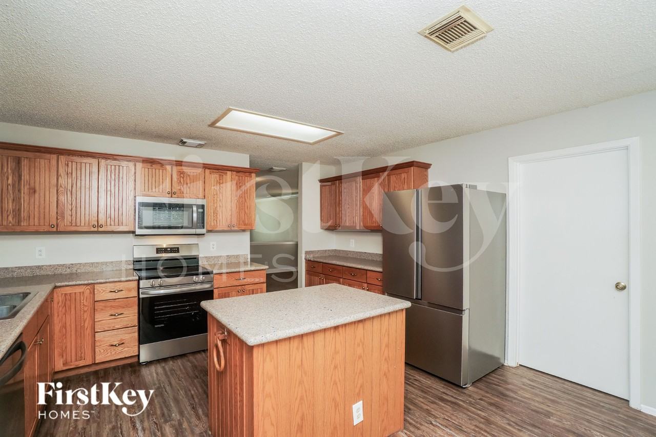14219 N Hills Village Dr - Photo 7 of 19