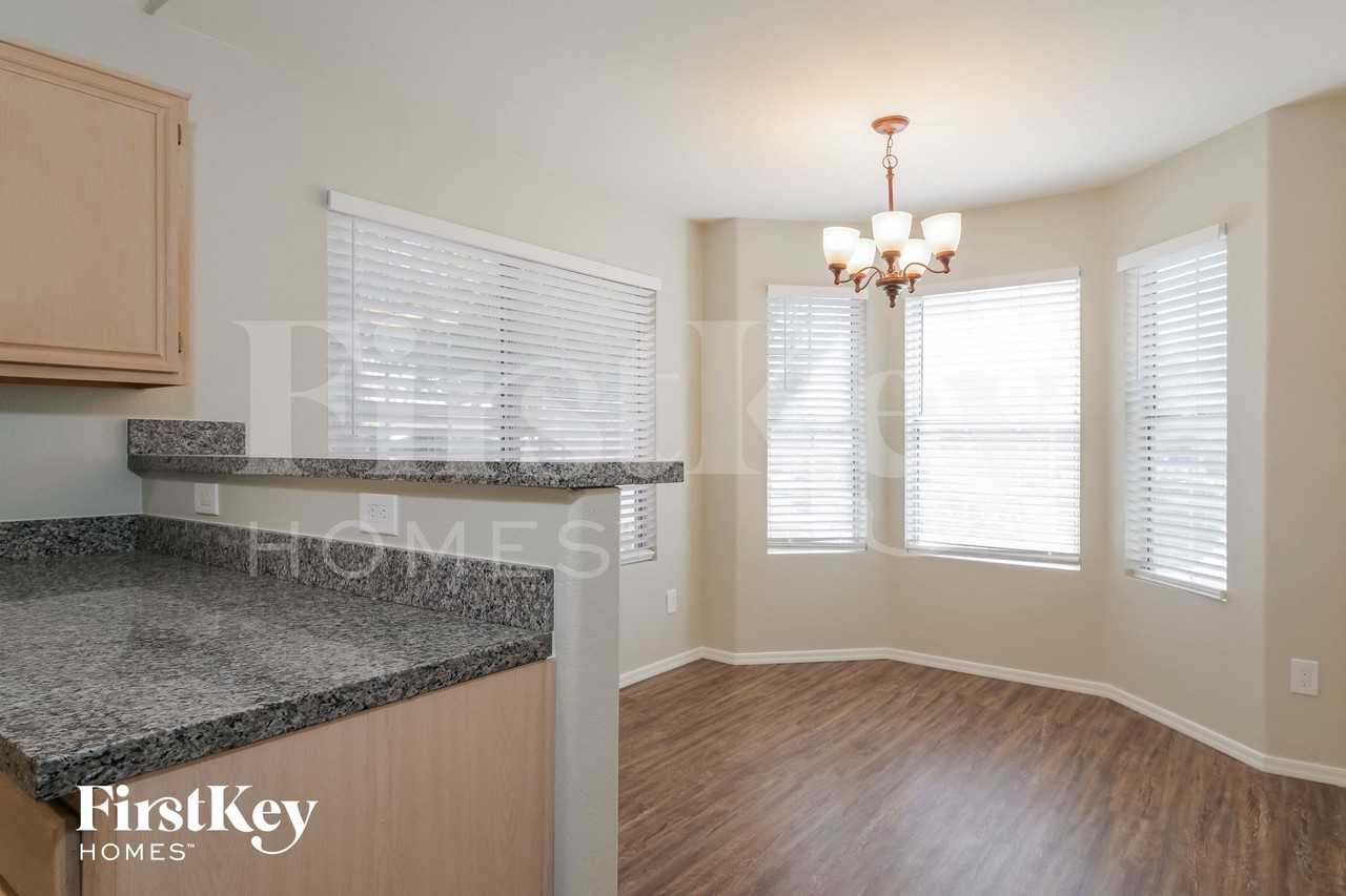 8402 W Bloomfield Rd - Photo 5 of 15