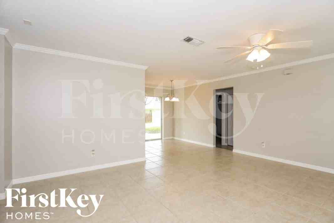 9217 Pomelo Rd E - Photo 4 of 15
