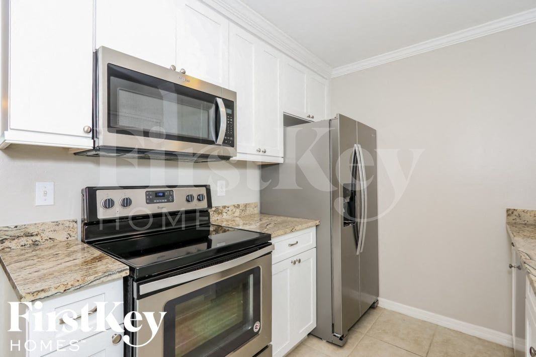 9217 Pomelo Rd E - Photo 5 of 15