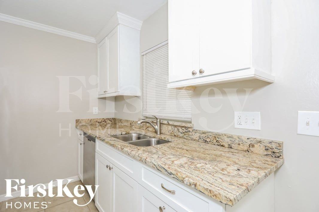 9217 Pomelo Rd E - Photo 7 of 15