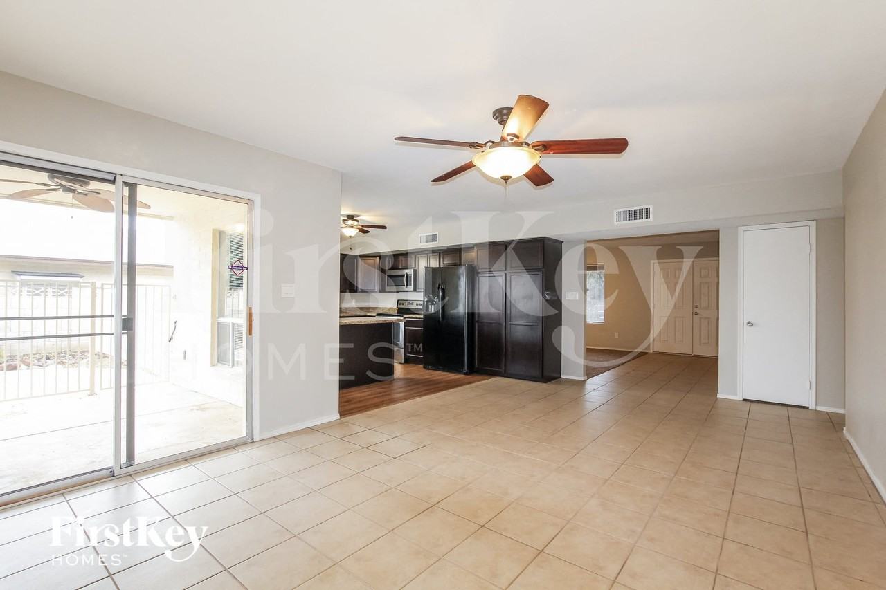 9047 N 48th Ave - Photo 2 of 15