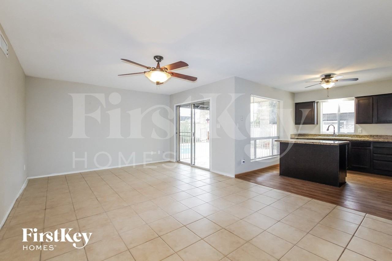 9047 N 48th Ave - Photo 3 of 15