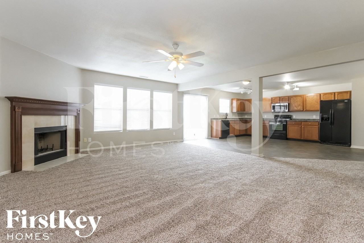 8655 Hopewell Ct - Photo 4 of 15