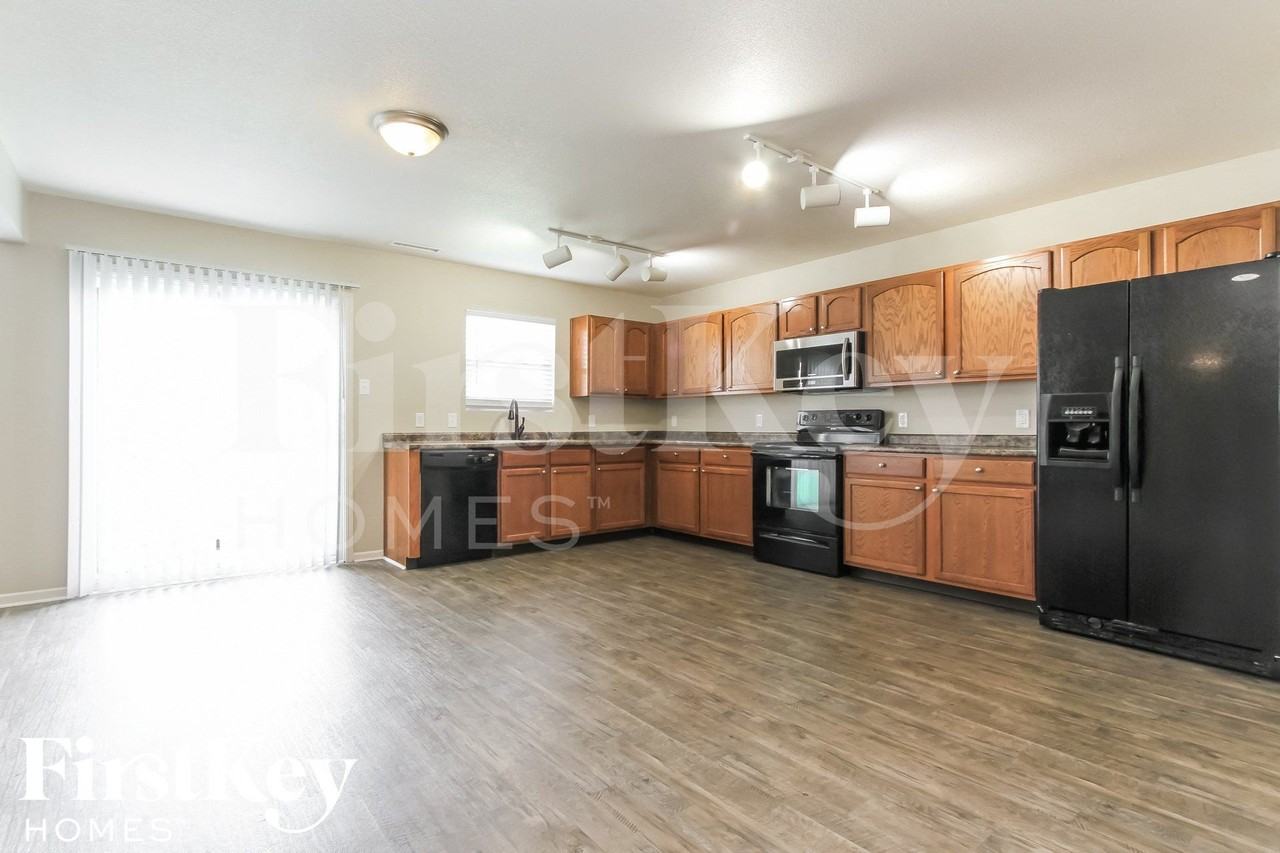 8655 Hopewell Ct - Photo 6 of 15