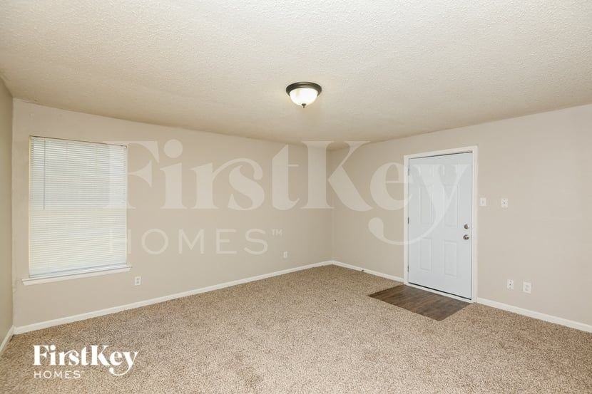 841 Hackamore St - Photo 2 of 15
