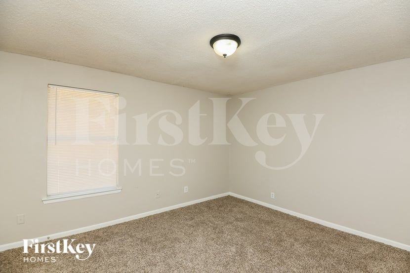 841 Hackamore St - Photo 3 of 15