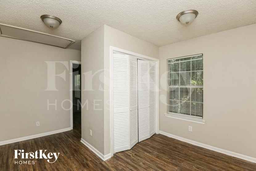 841 Hackamore St - Photo 4 of 15