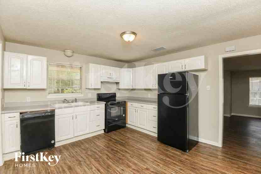 841 Hackamore St - Photo 5 of 15