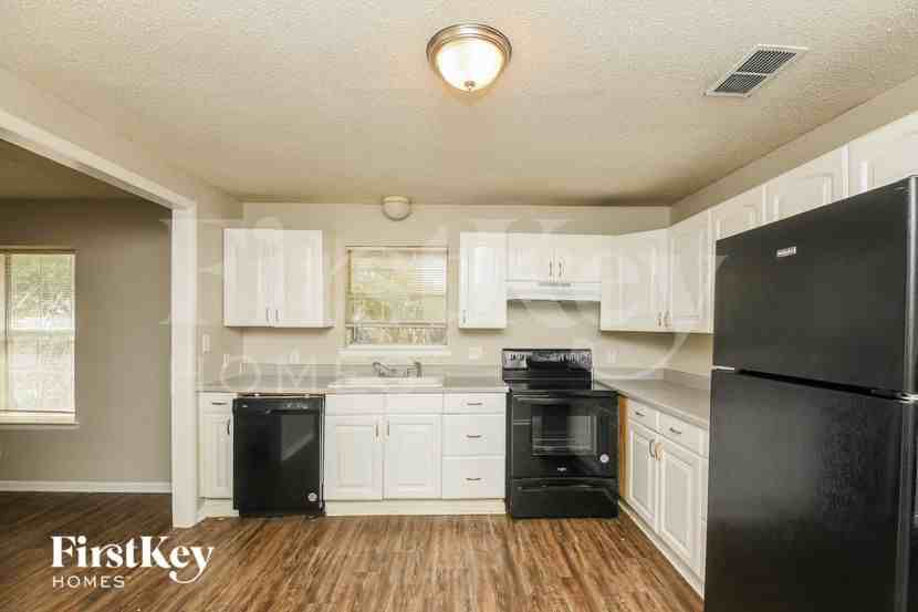 841 Hackamore St - Photo 7 of 15