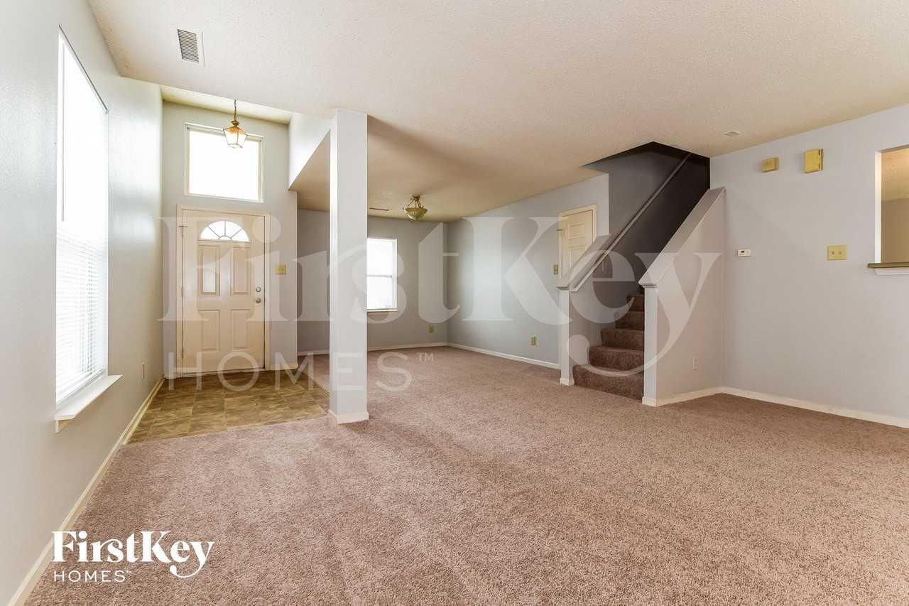 7915 Caraway Pl - Photo 3 of 15