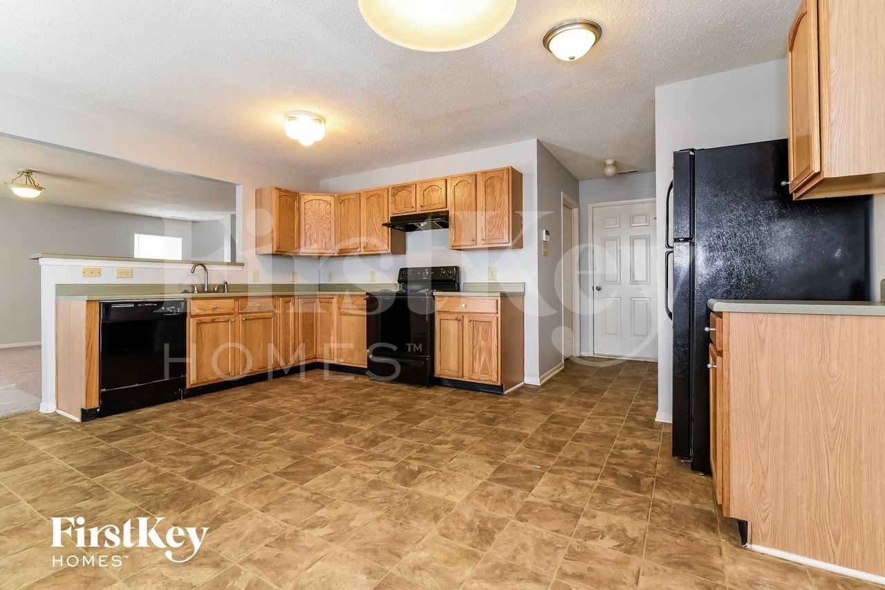 7915 Caraway Pl - Photo 4 of 15