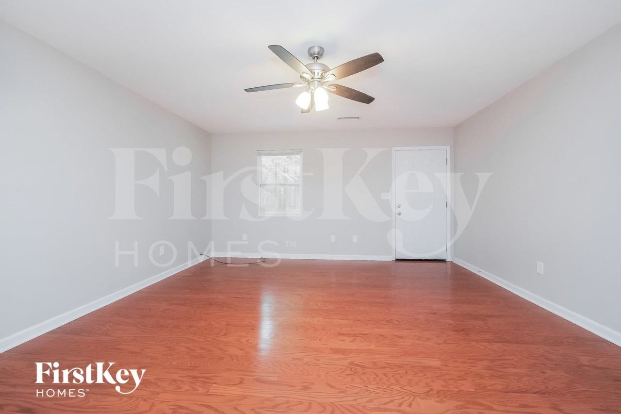 736 Rowe Rd - Photo 2 of 15