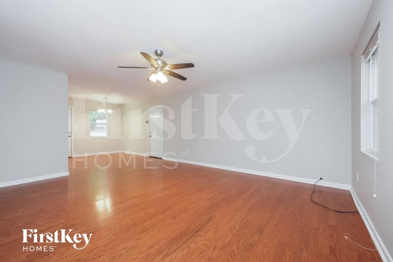 736 Rowe Rd - Photo 3 of 15