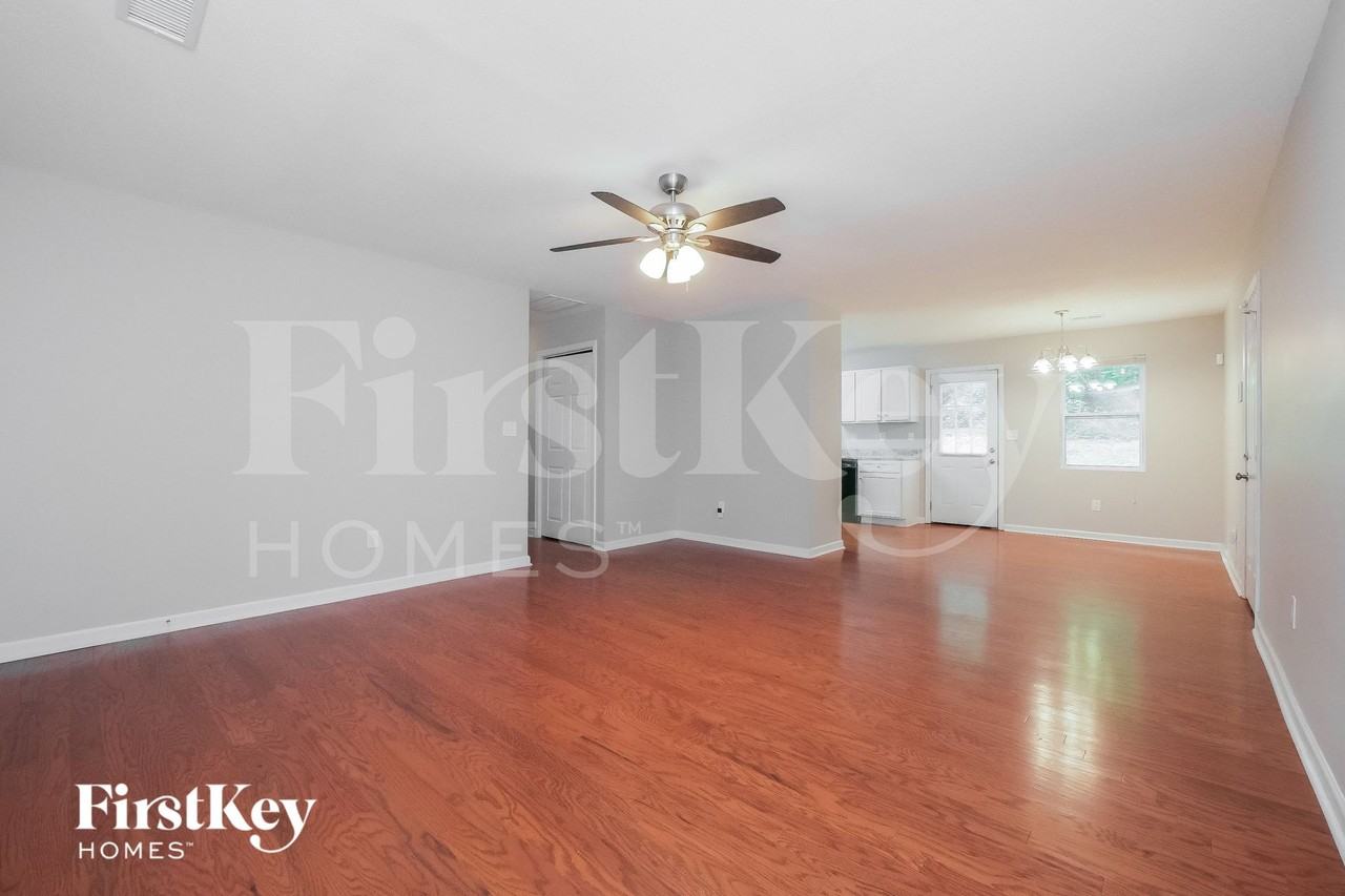 736 Rowe Rd - Photo 4 of 15