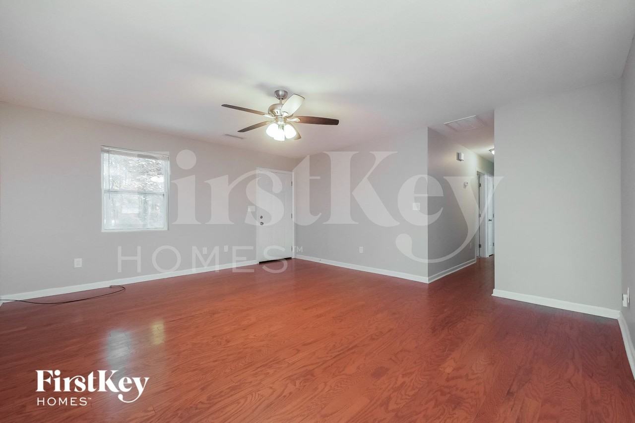 736 Rowe Rd - Photo 6 of 15