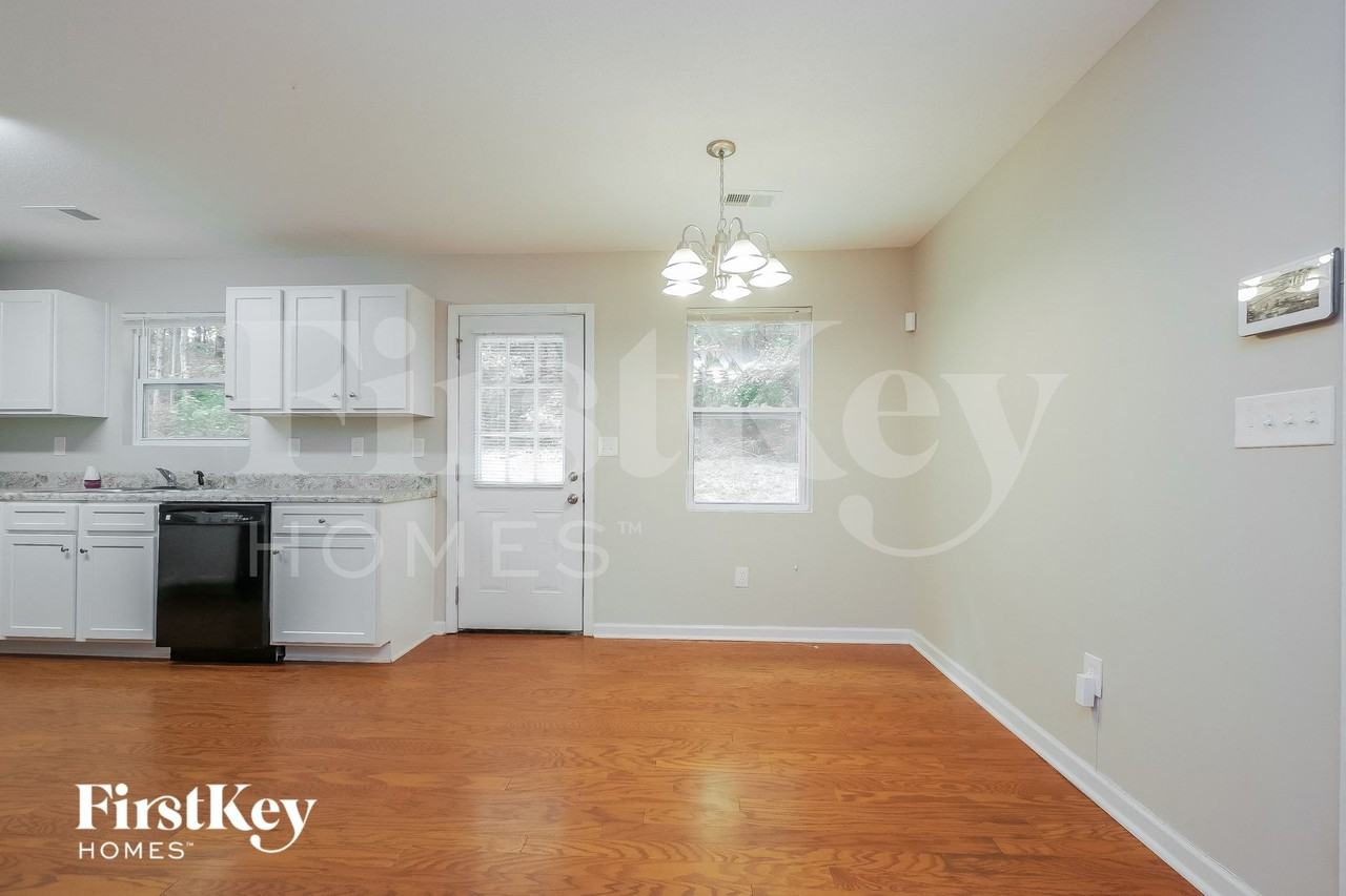736 Rowe Rd - Photo 7 of 15