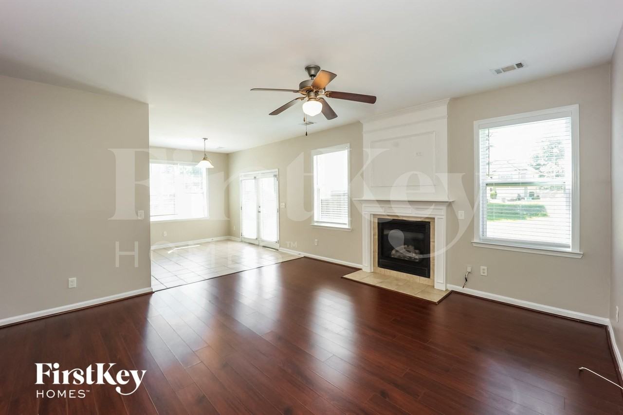 7297 Basalt Dr - Photo 3 of 15