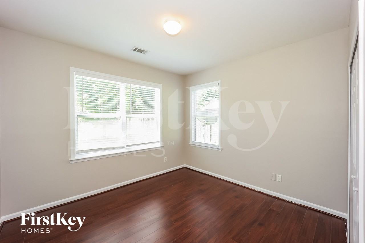 7297 Basalt Dr - Photo 4 of 15