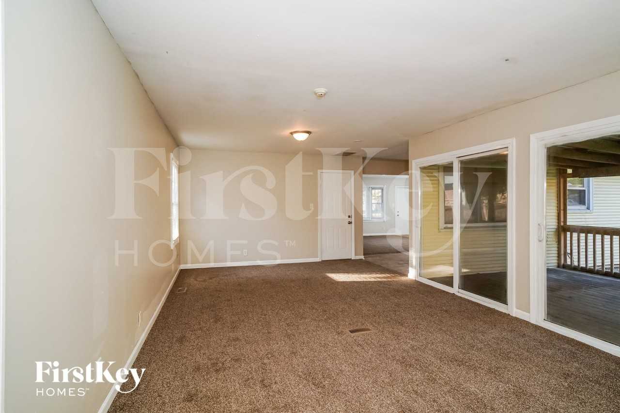 6440 W 15th St - Photo 3 of 15