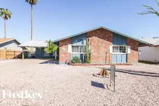 614 E Greenway Dr - Photo 1 of 1