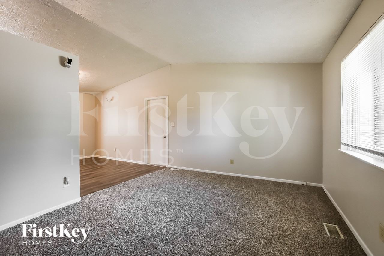 5607 Northport Dr - Photo 2 of 19