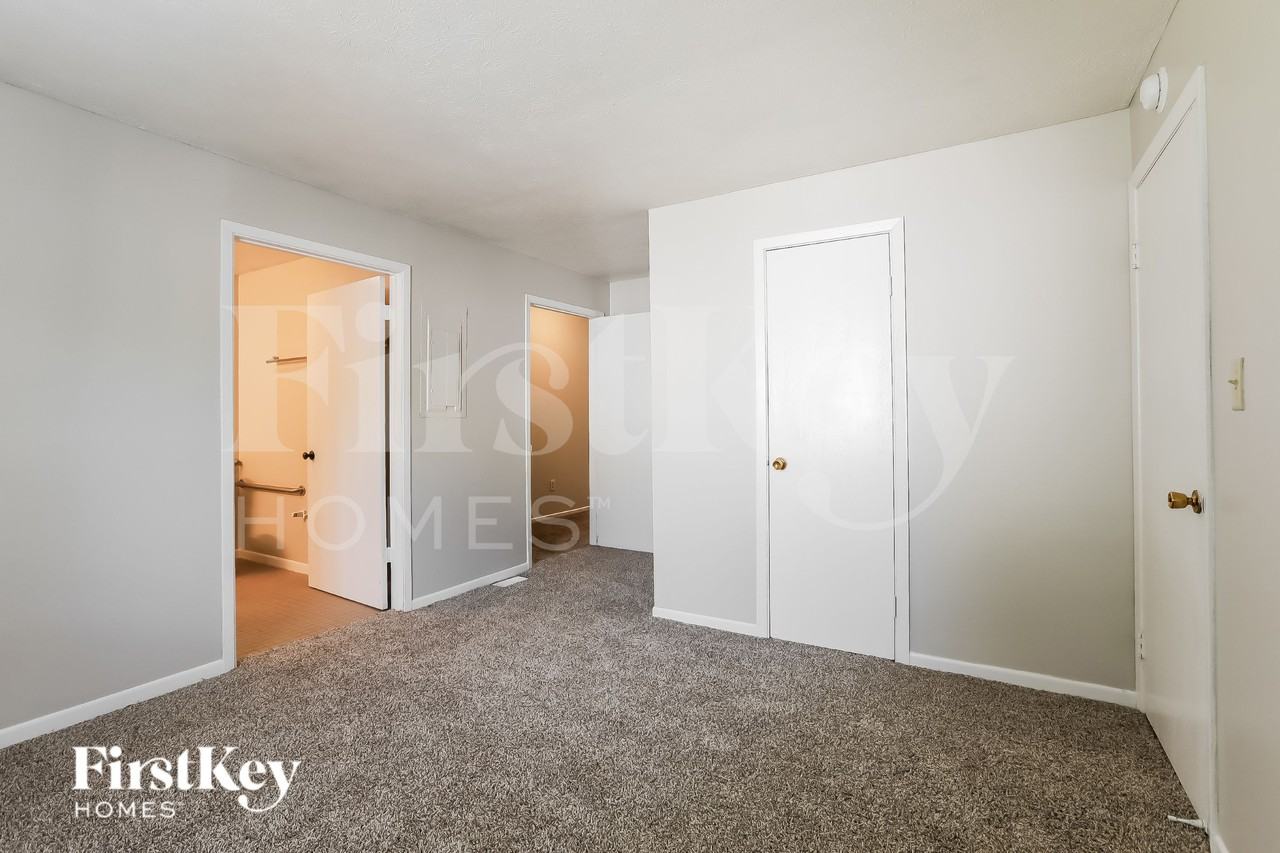 5607 Northport Dr - Photo 7 of 19