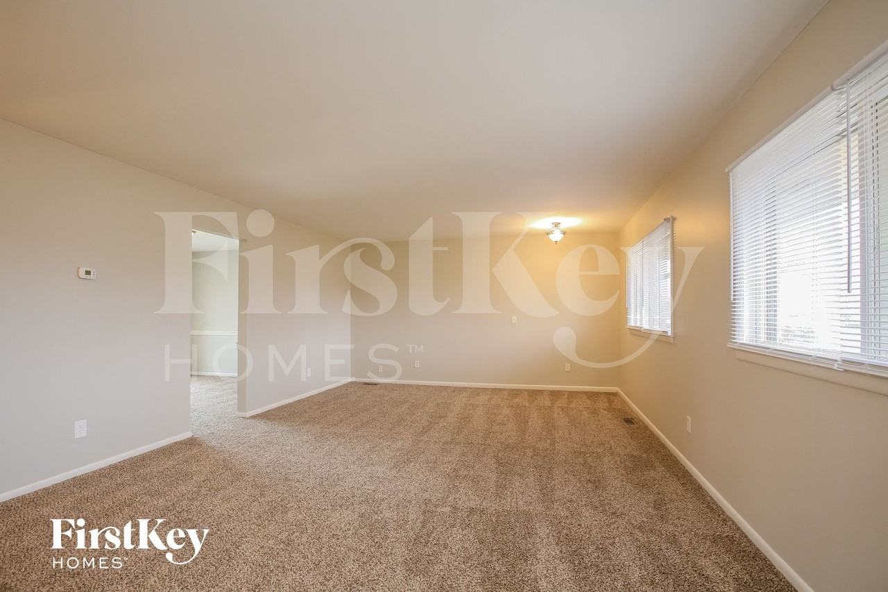5503 Moonlight Dr - Photo 3 of 15