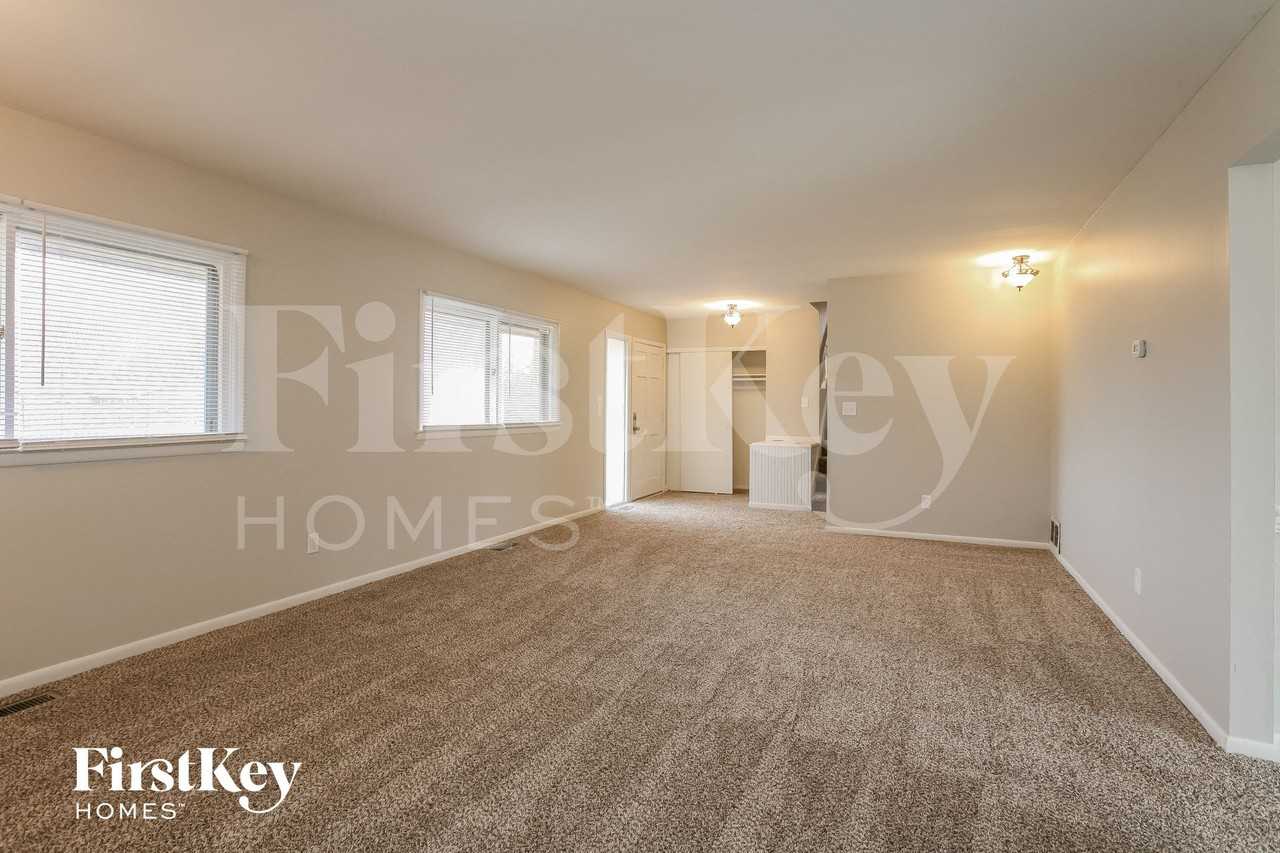 5503 Moonlight Dr - Photo 4 of 15