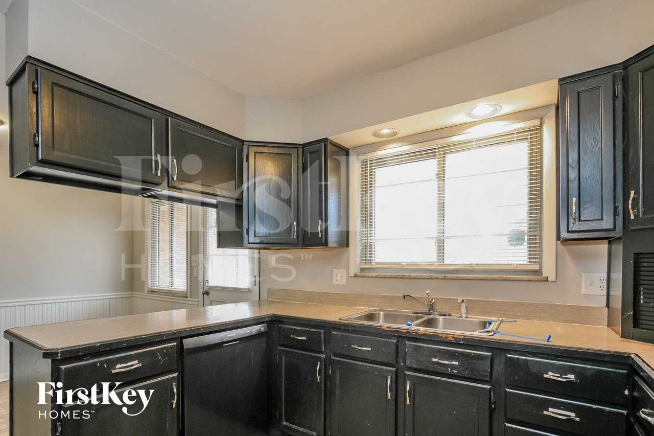 5503 Moonlight Dr - Photo 6 of 15