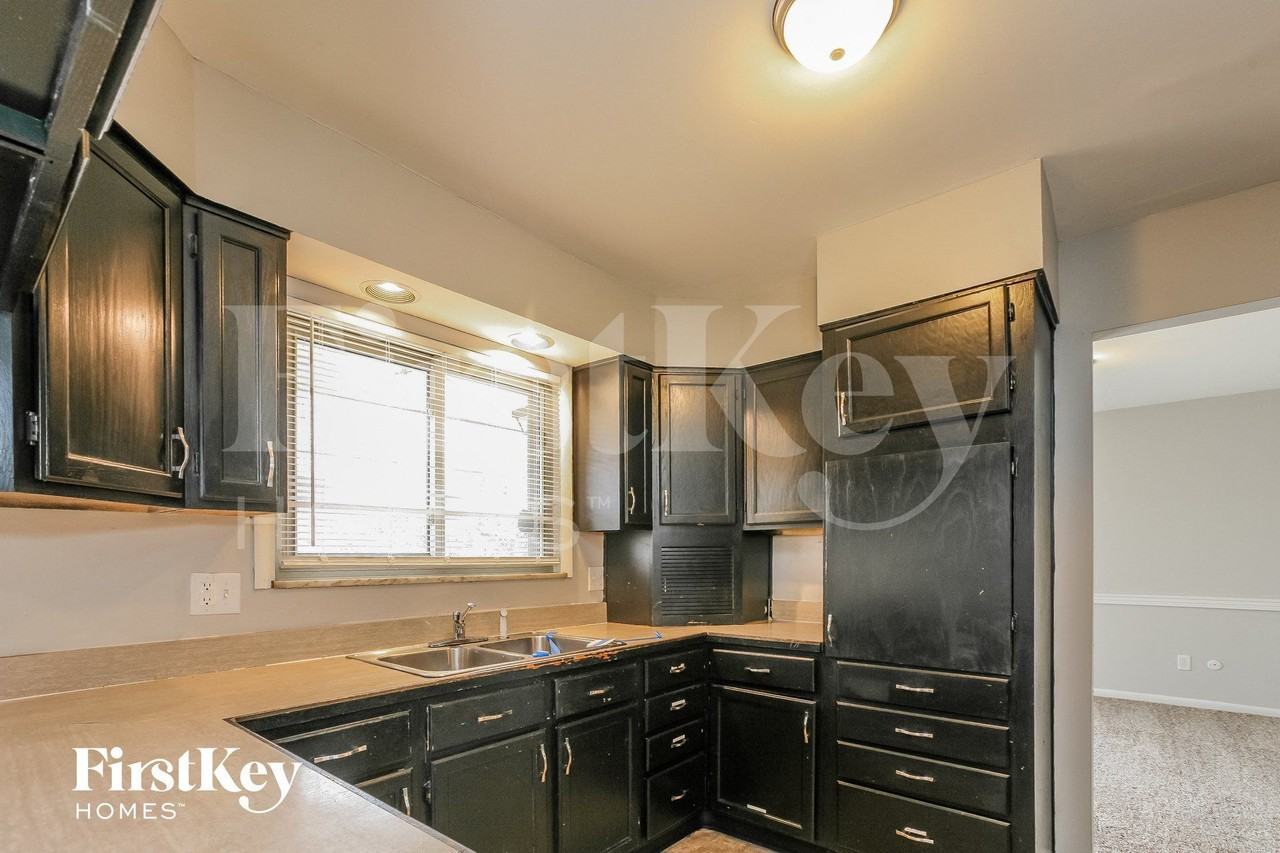 5503 Moonlight Dr - Photo 7 of 15