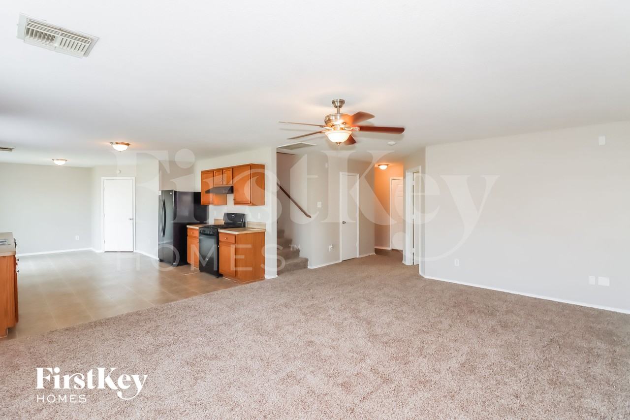 5018 Cottage Creek Ln - Photo 3 of 15