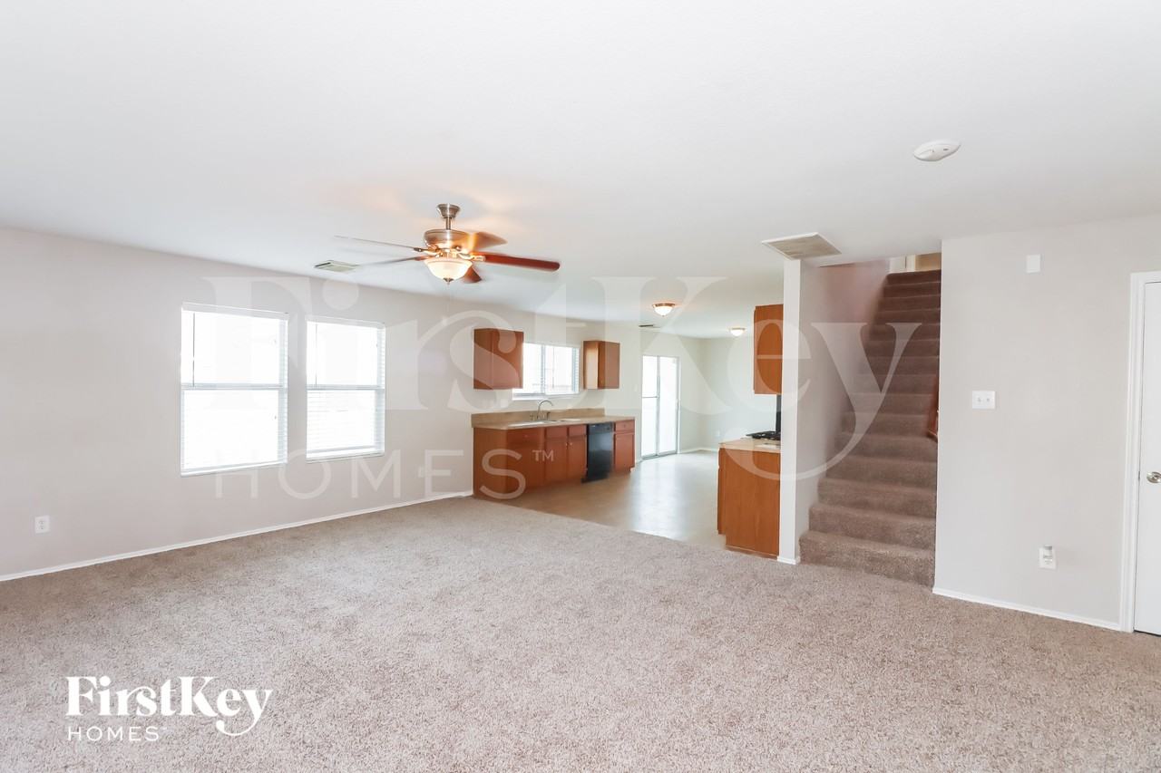 5018 Cottage Creek Ln - Photo 4 of 15