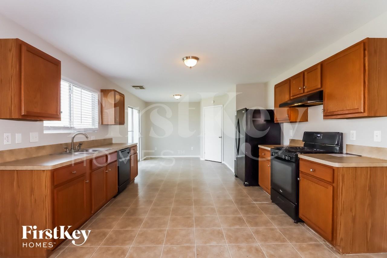 5018 Cottage Creek Ln - Photo 5 of 15