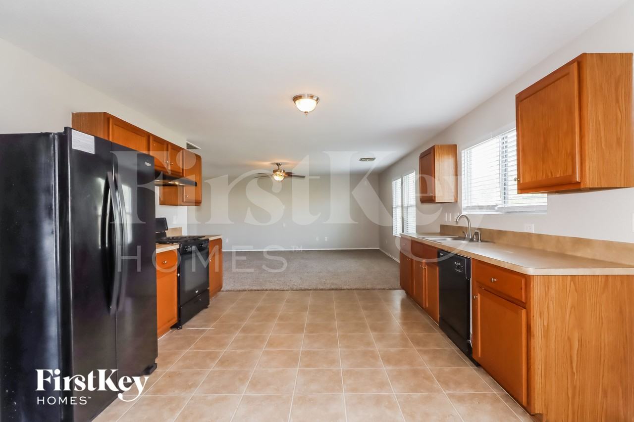 5018 Cottage Creek Ln - Photo 6 of 15