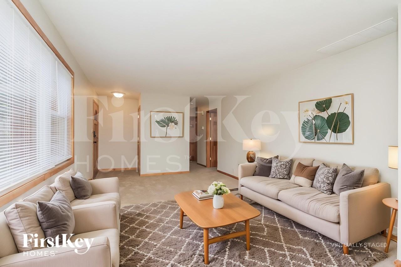422 Granville Ave - Photo 4 of 19