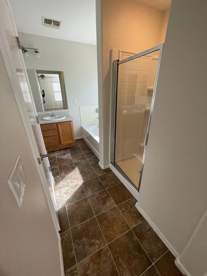40411 W Helen Ct - Photo 2 of 26