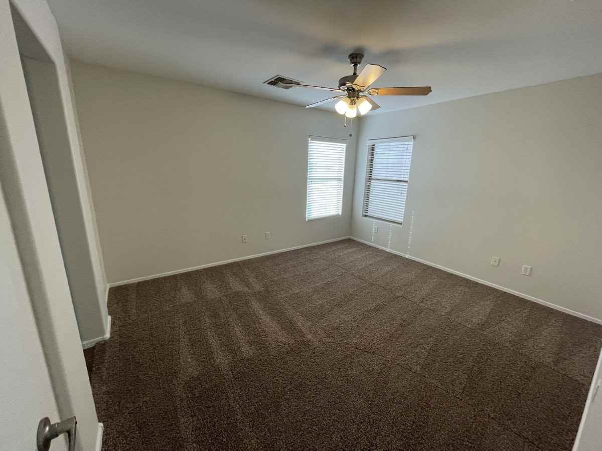 40411 W Helen Ct - Photo 5 of 26
