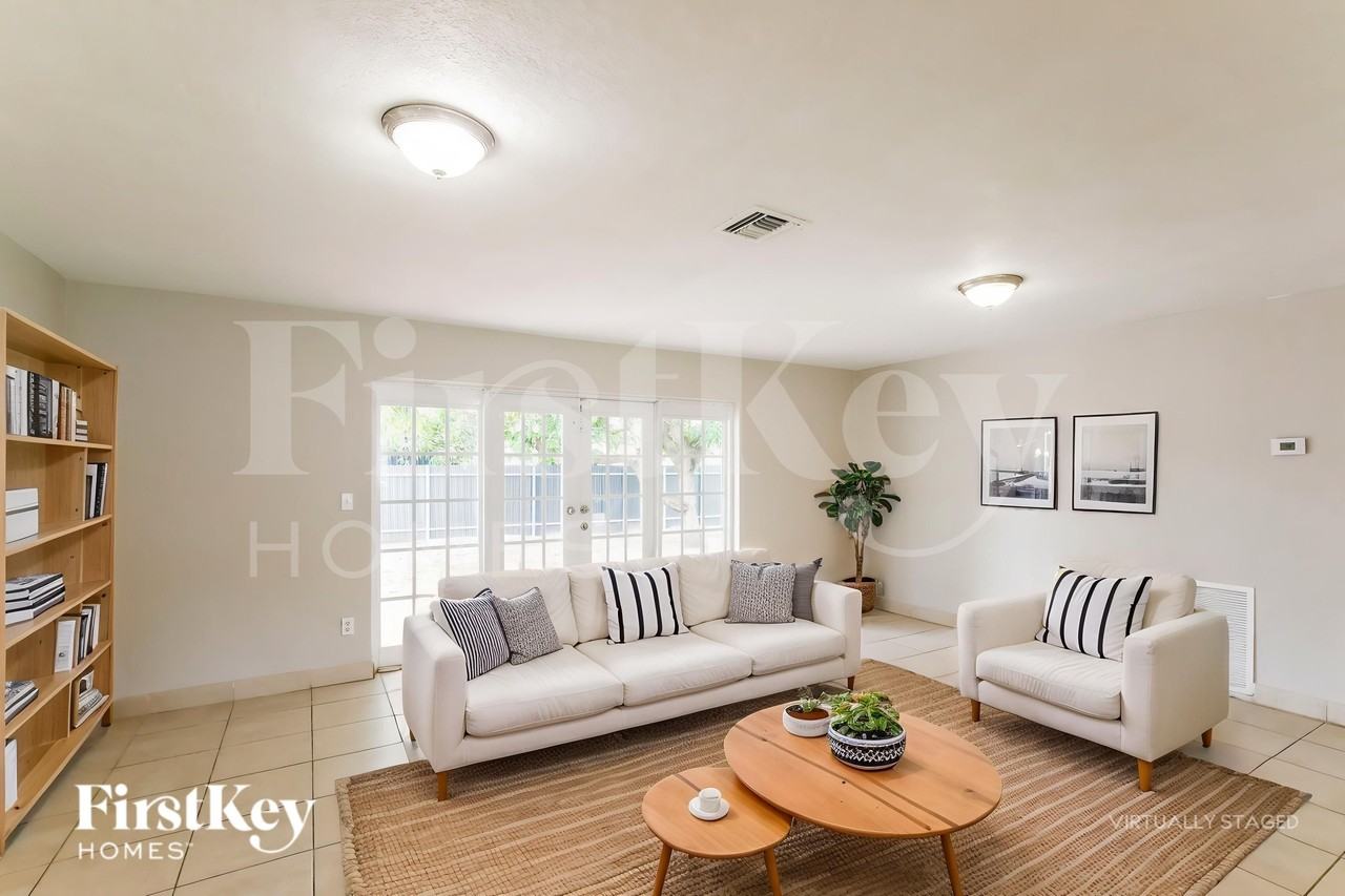 4115 Nw 185th St - Photo 4 of 19