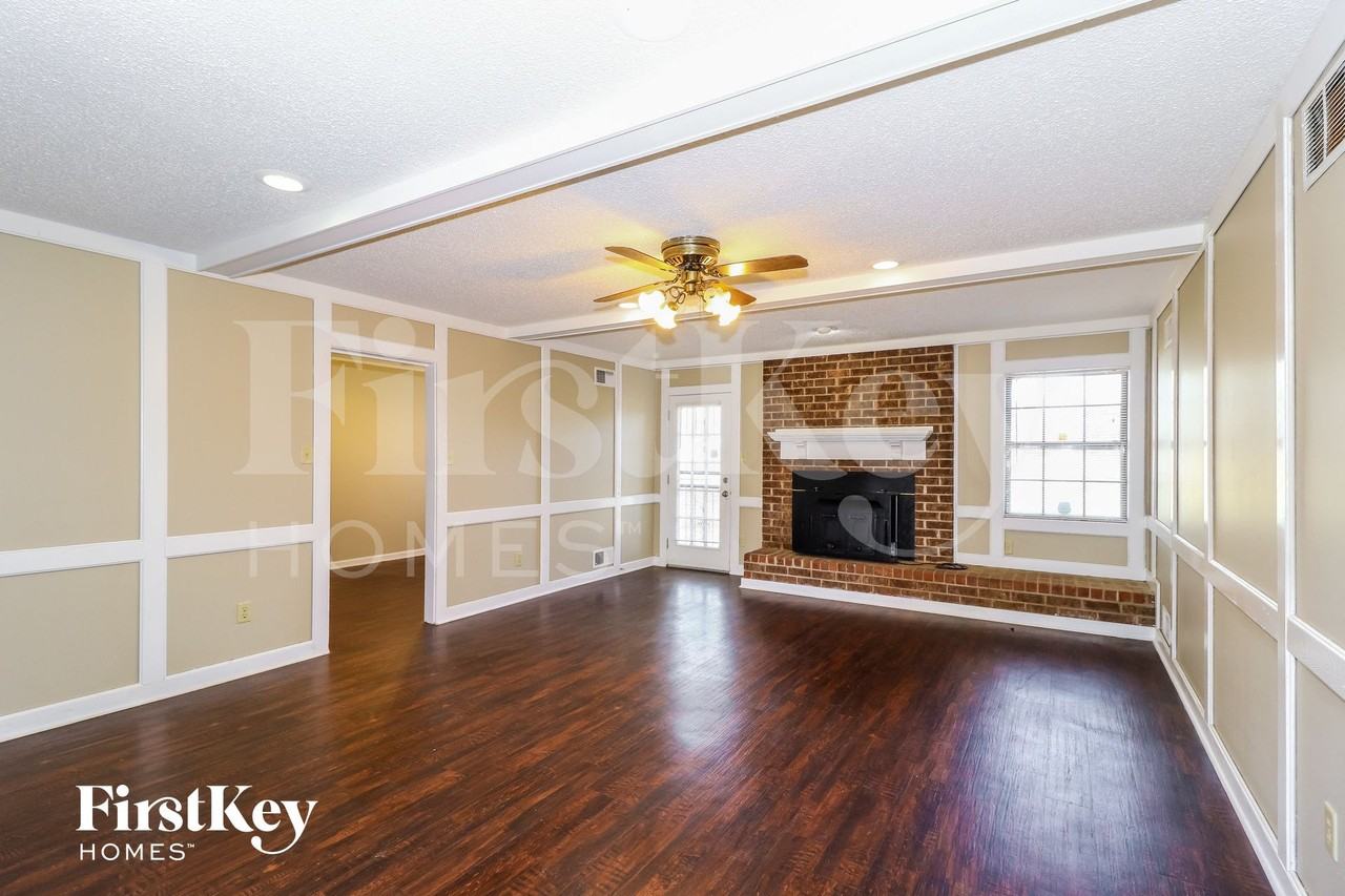 3828 Innsbrook Dr - Photo 3 of 15
