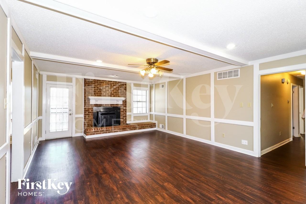 3828 Innsbrook Dr - Photo 4 of 15