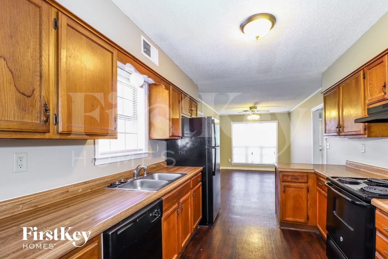 3828 Innsbrook Dr - Photo 5 of 15