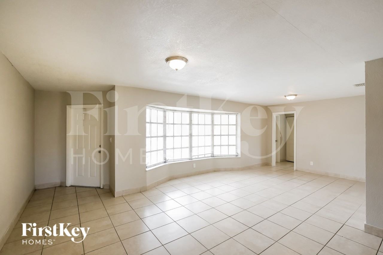 3333 Nw 32nd Ct - Photo 3 of 19
