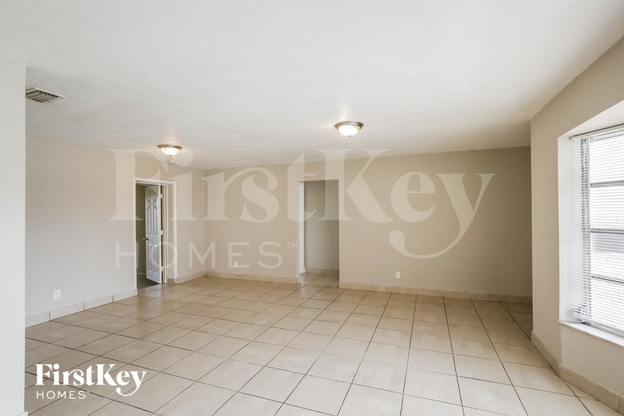 3333 Nw 32nd Ct - Photo 4 of 19