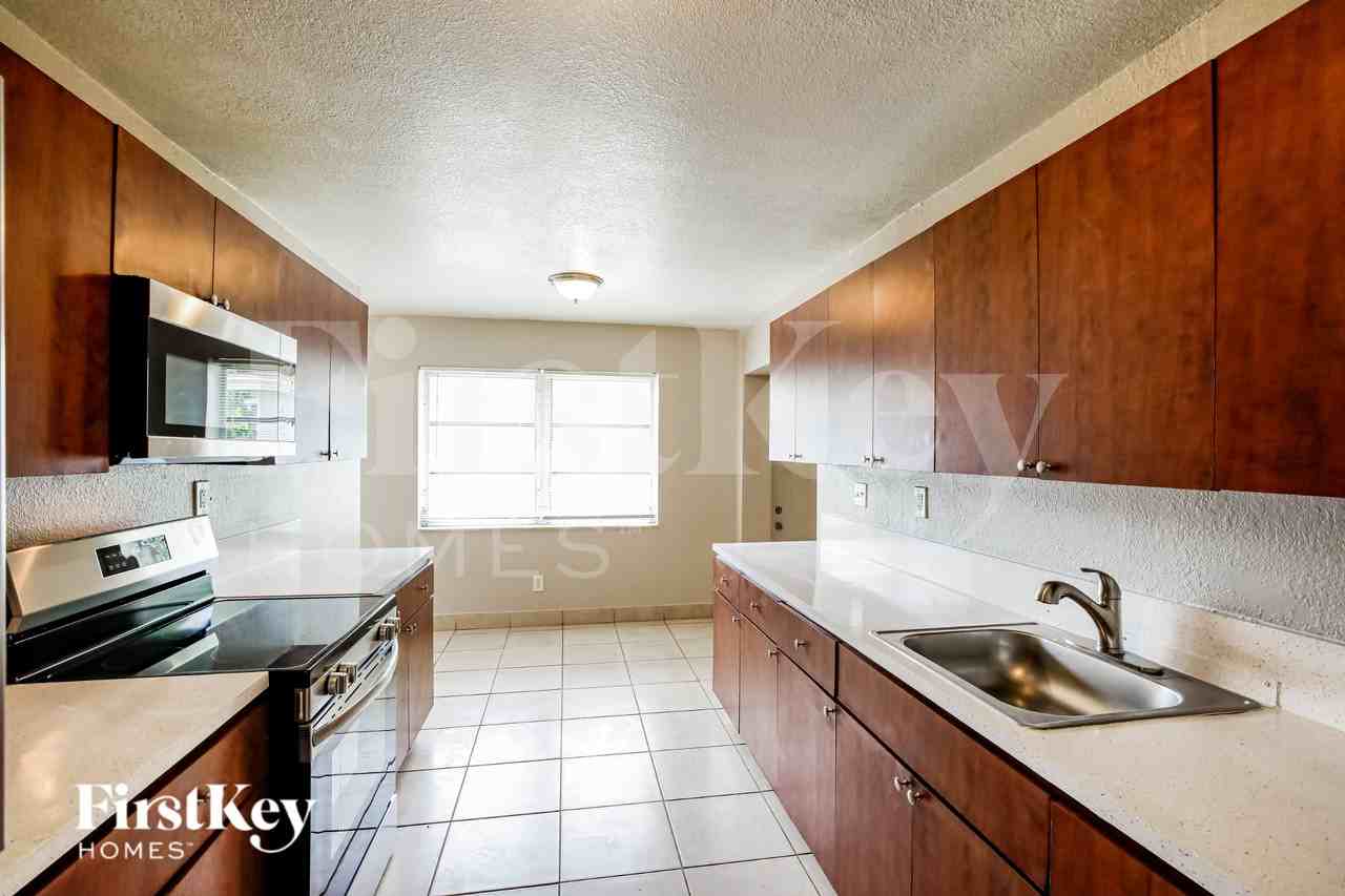 3333 Nw 32nd Ct - Photo 6 of 19