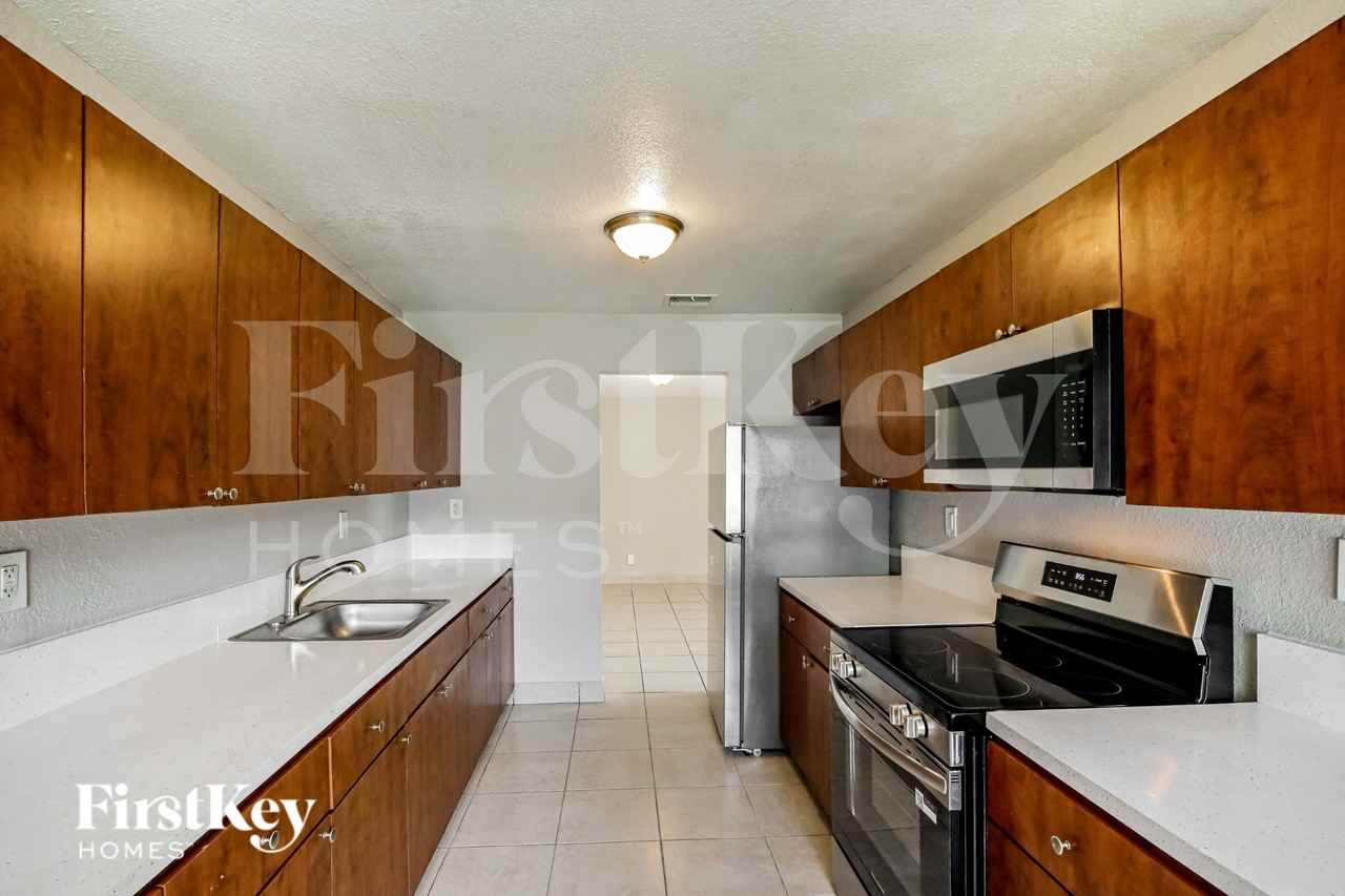 3333 Nw 32nd Ct - Photo 7 of 19