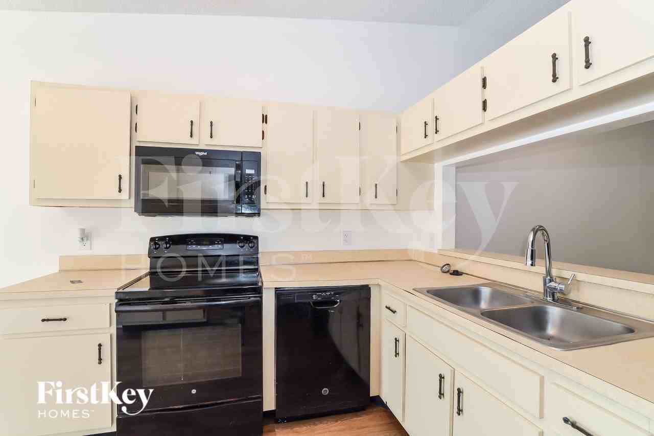 3228 Curry Woods Cir #2 - Photo 6 of 19