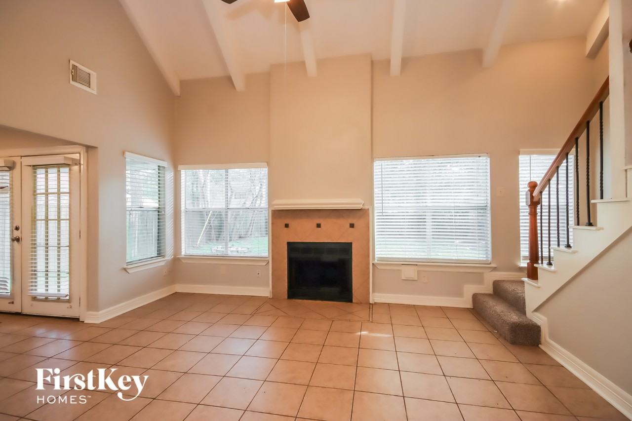 3210 Lake Stream Dr - Photo 3 of 15