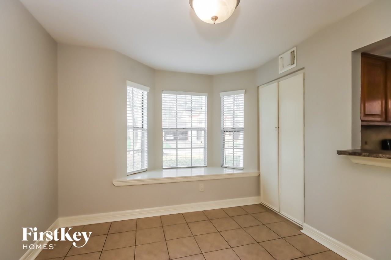 3210 Lake Stream Dr - Photo 5 of 15